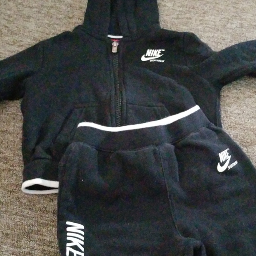 Nike sweatsuit